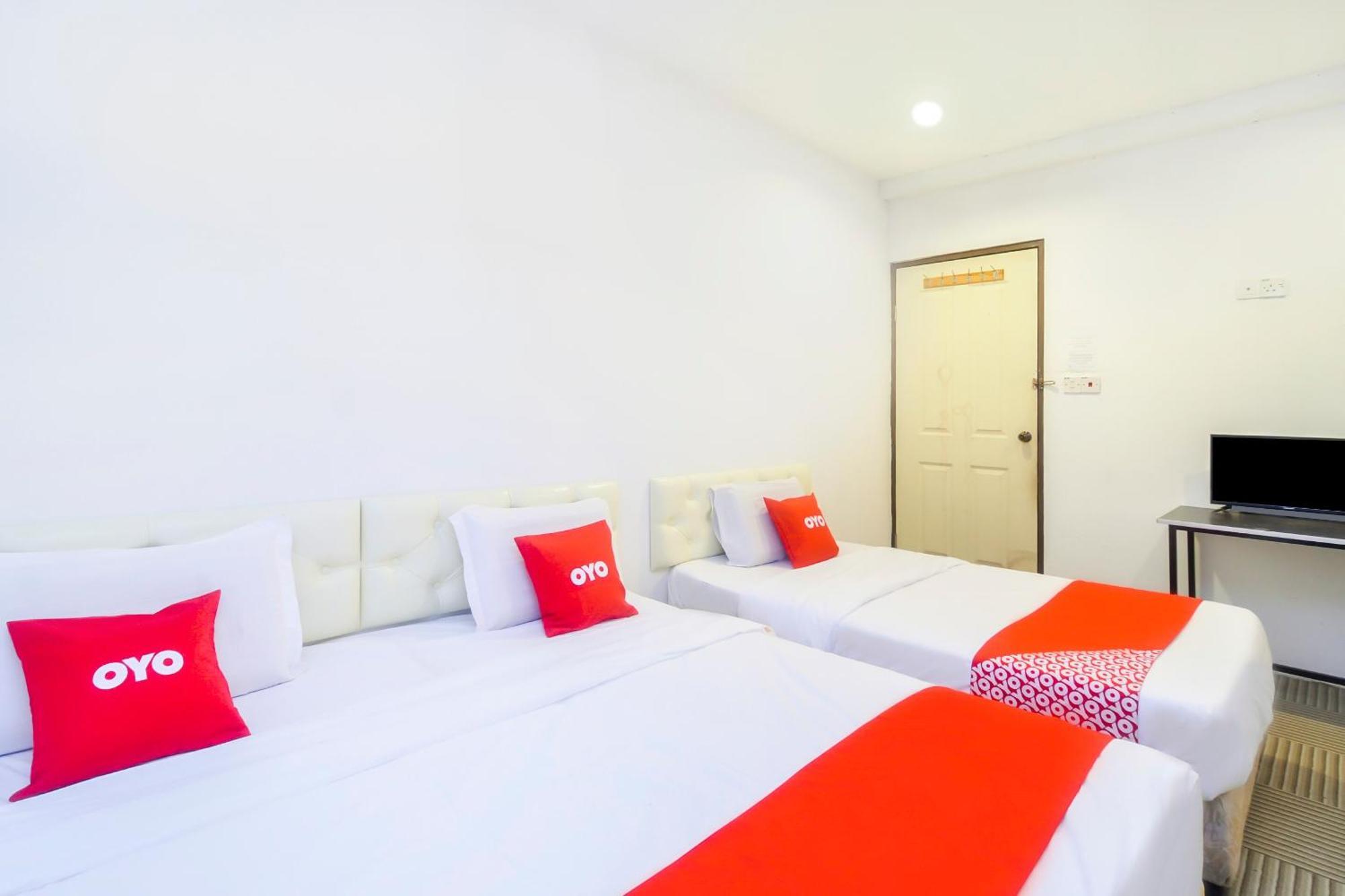 Oyo 44017 L & C Premium Stay Kuching Extérieur photo