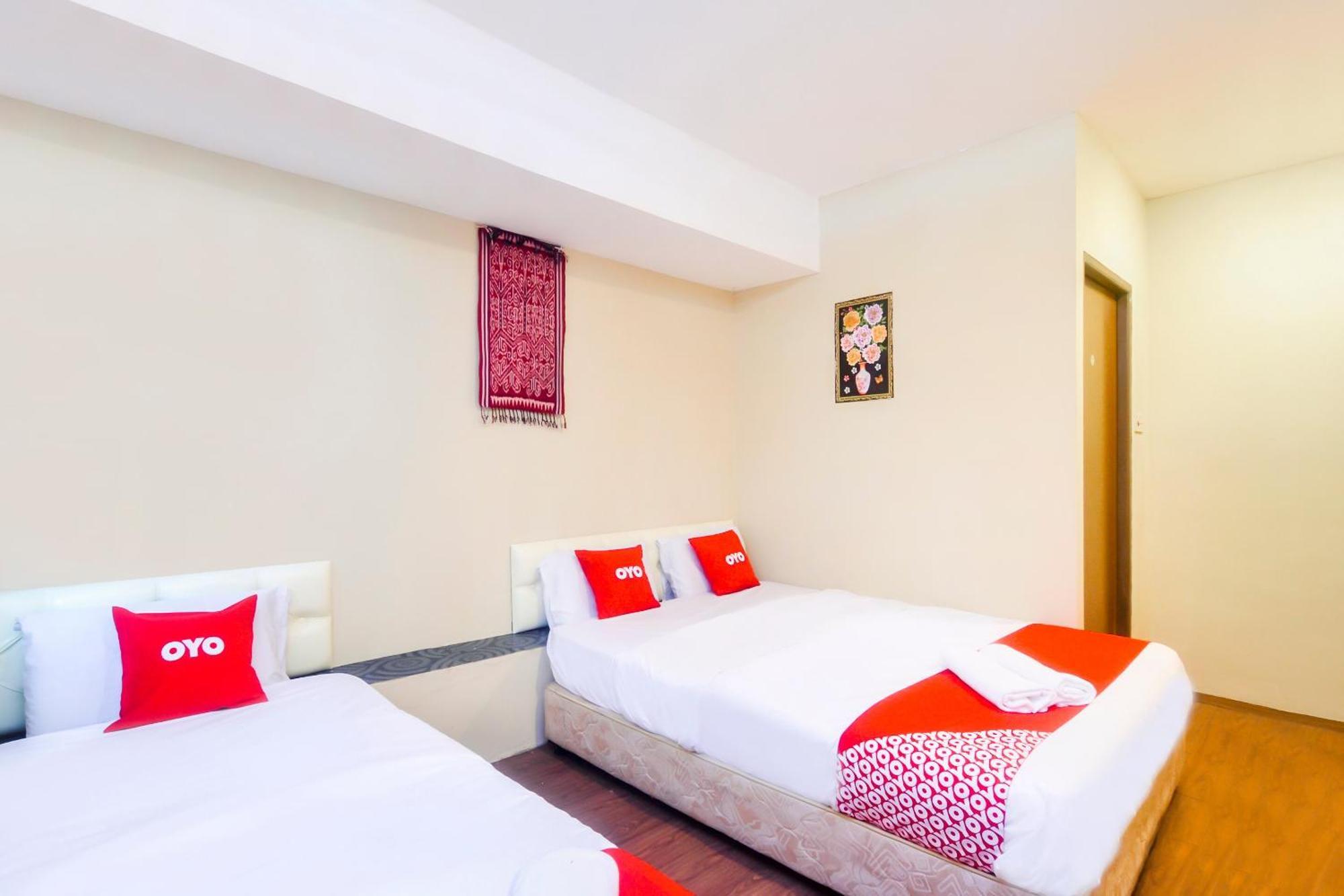Oyo 44017 L & C Premium Stay Kuching Extérieur photo