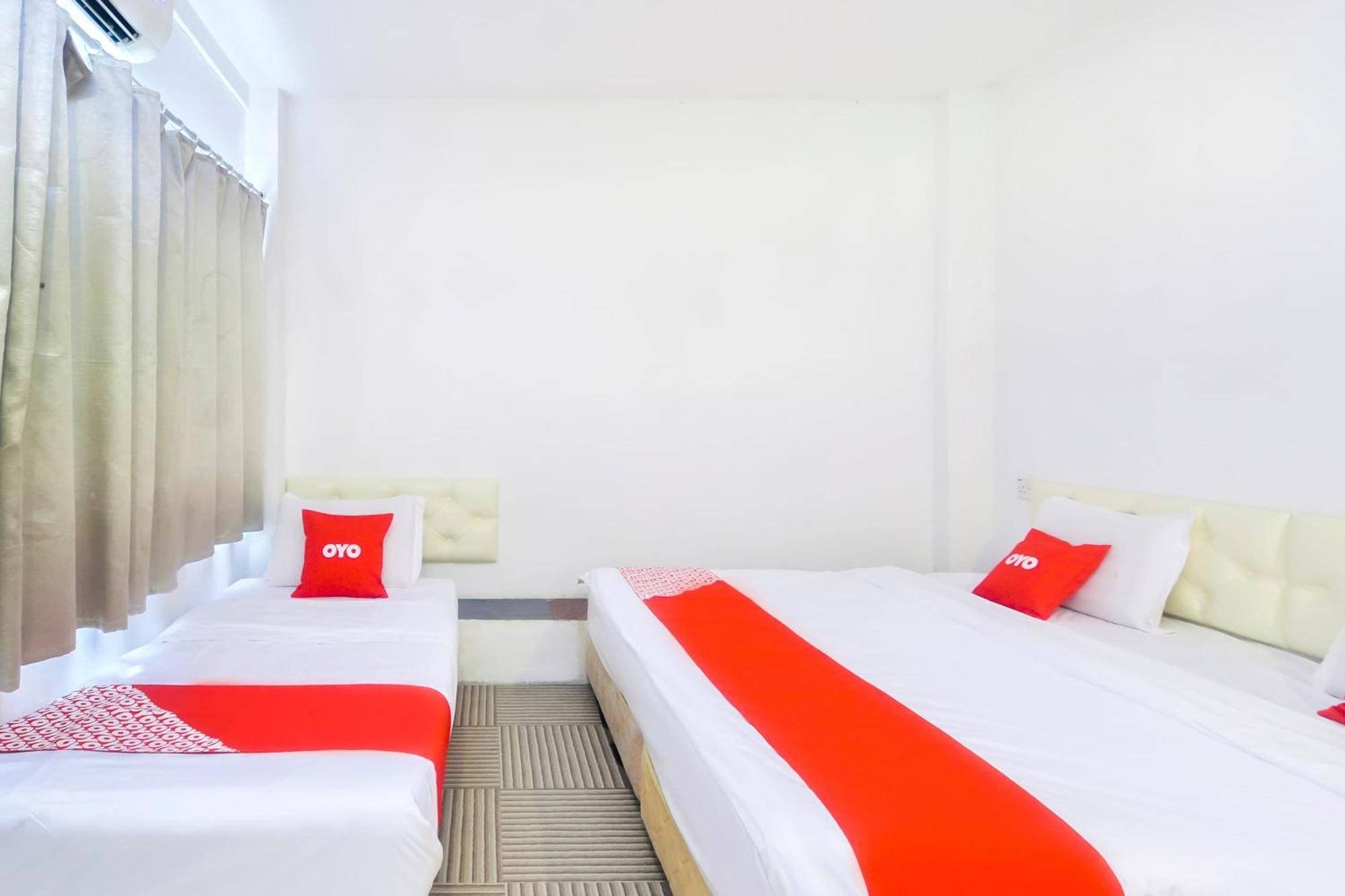 Oyo 44017 L & C Premium Stay Kuching Extérieur photo