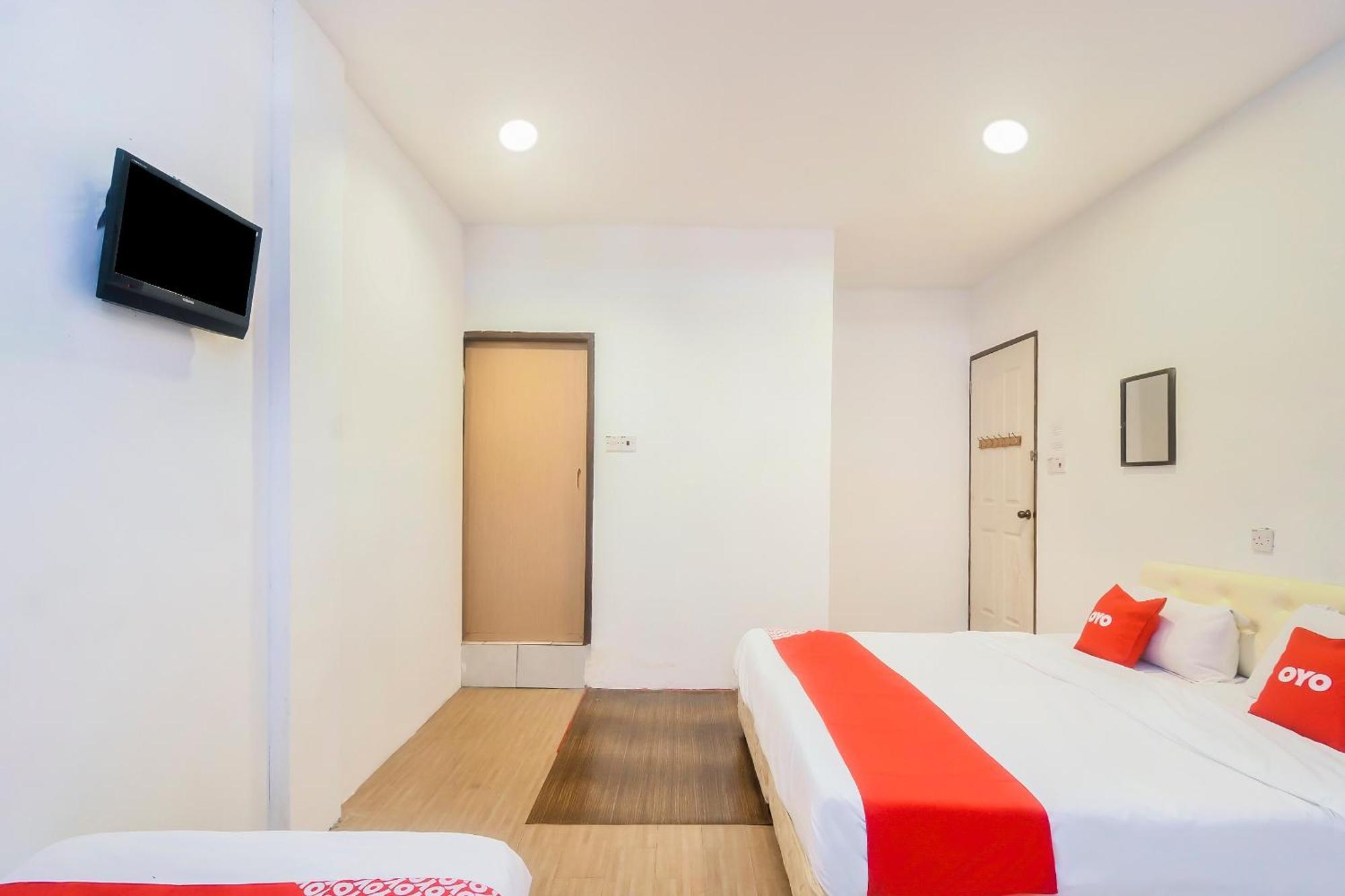 Oyo 44017 L & C Premium Stay Kuching Extérieur photo