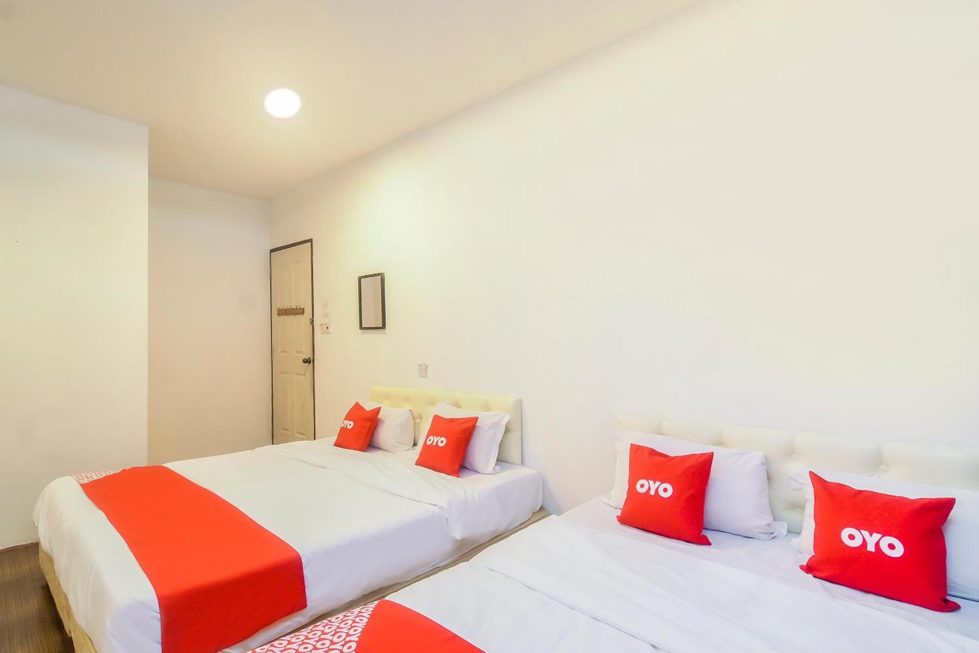 Oyo 44017 L & C Premium Stay Kuching Extérieur photo