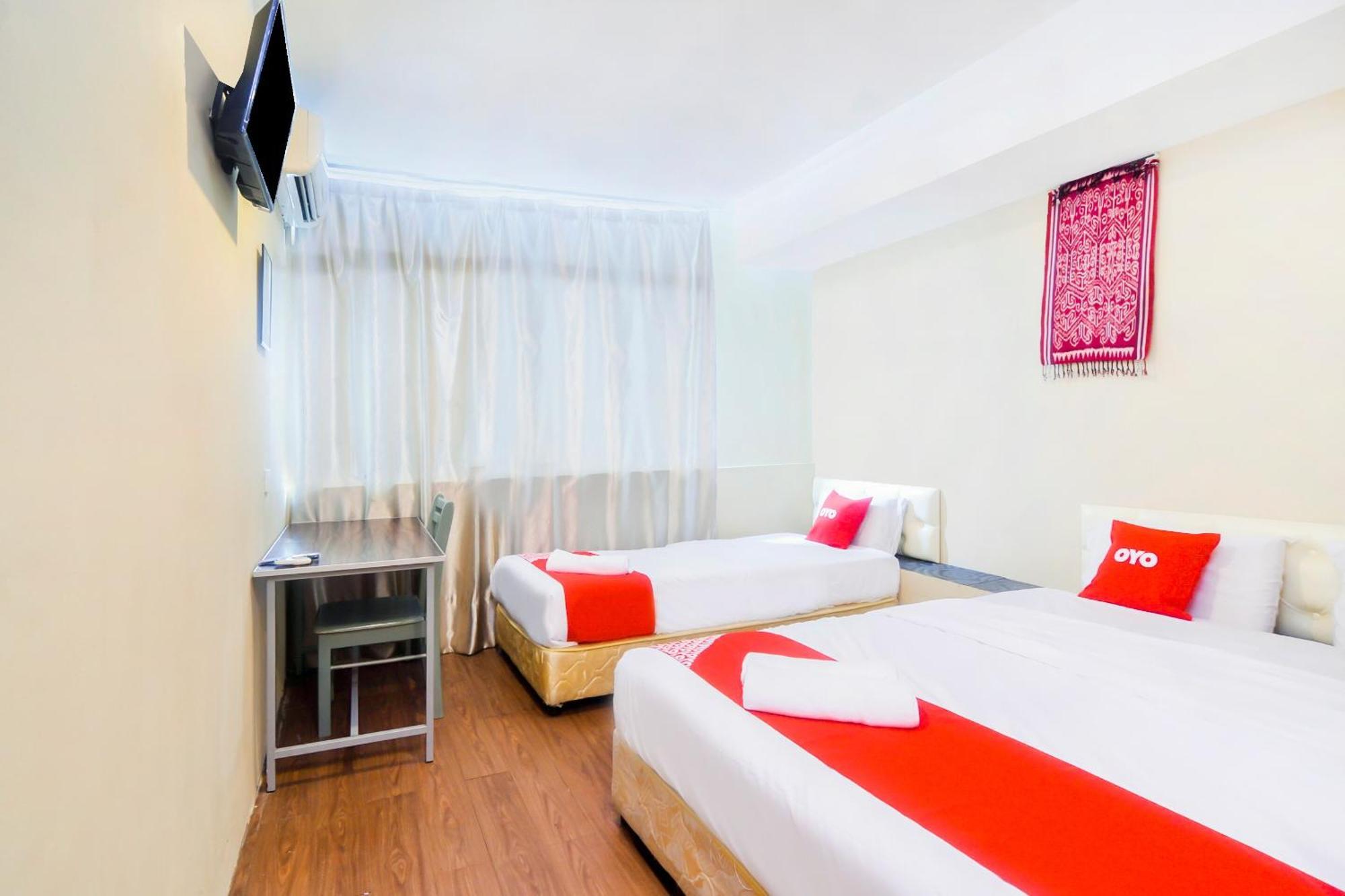 Oyo 44017 L & C Premium Stay Kuching Extérieur photo