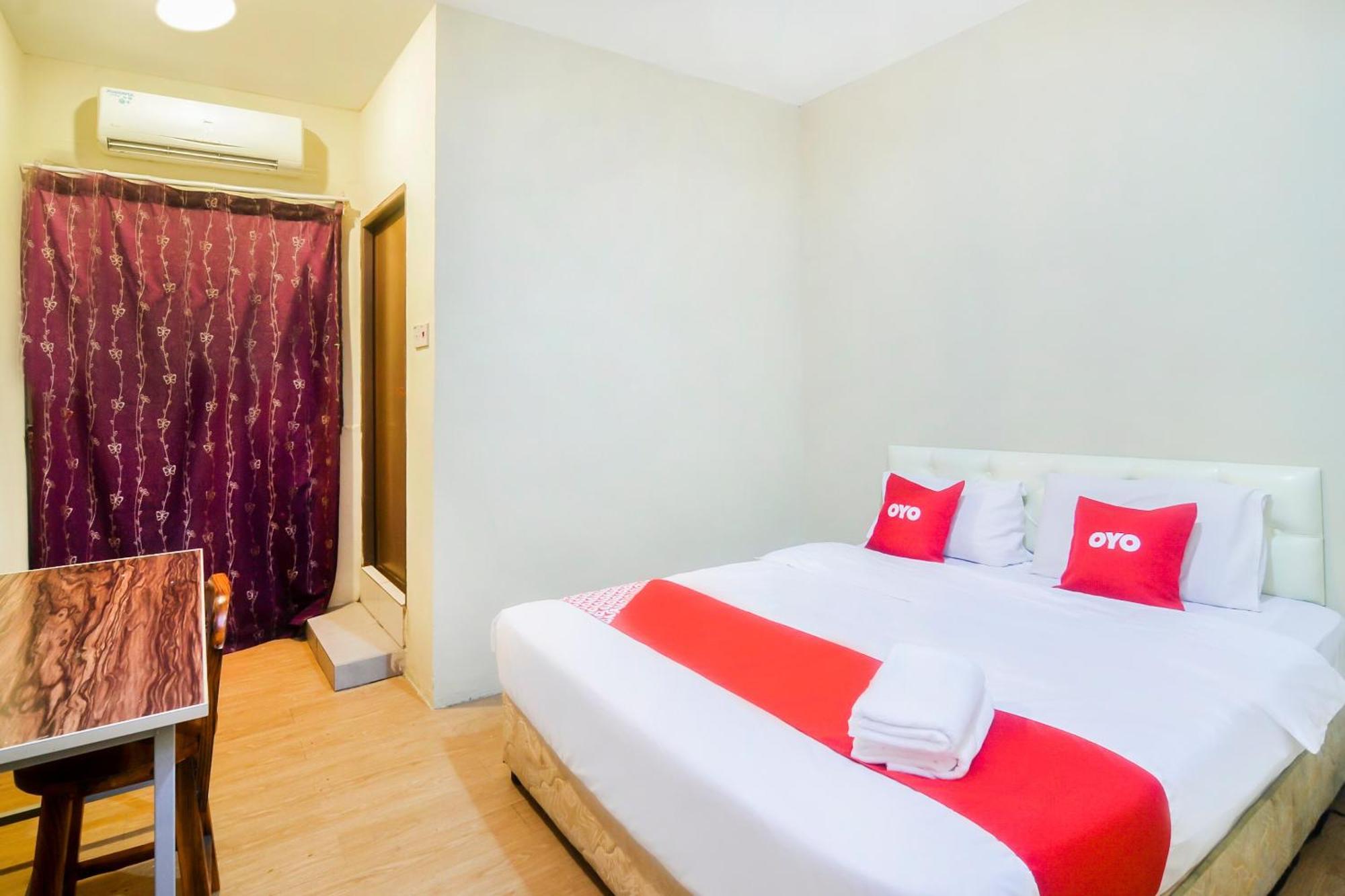 Oyo 44017 L & C Premium Stay Kuching Extérieur photo