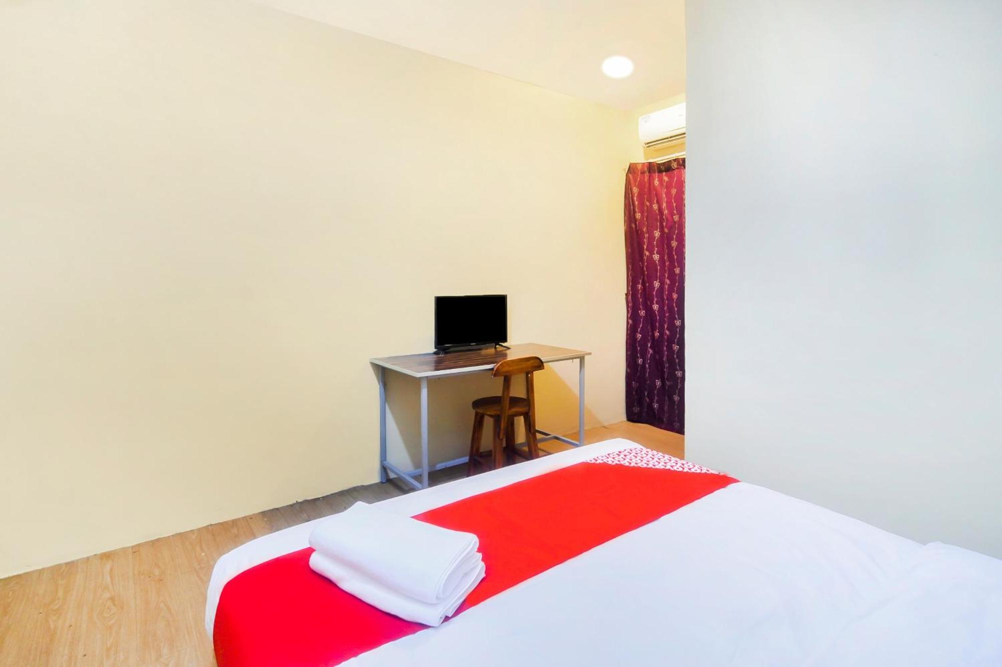 Oyo 44017 L & C Premium Stay Kuching Extérieur photo